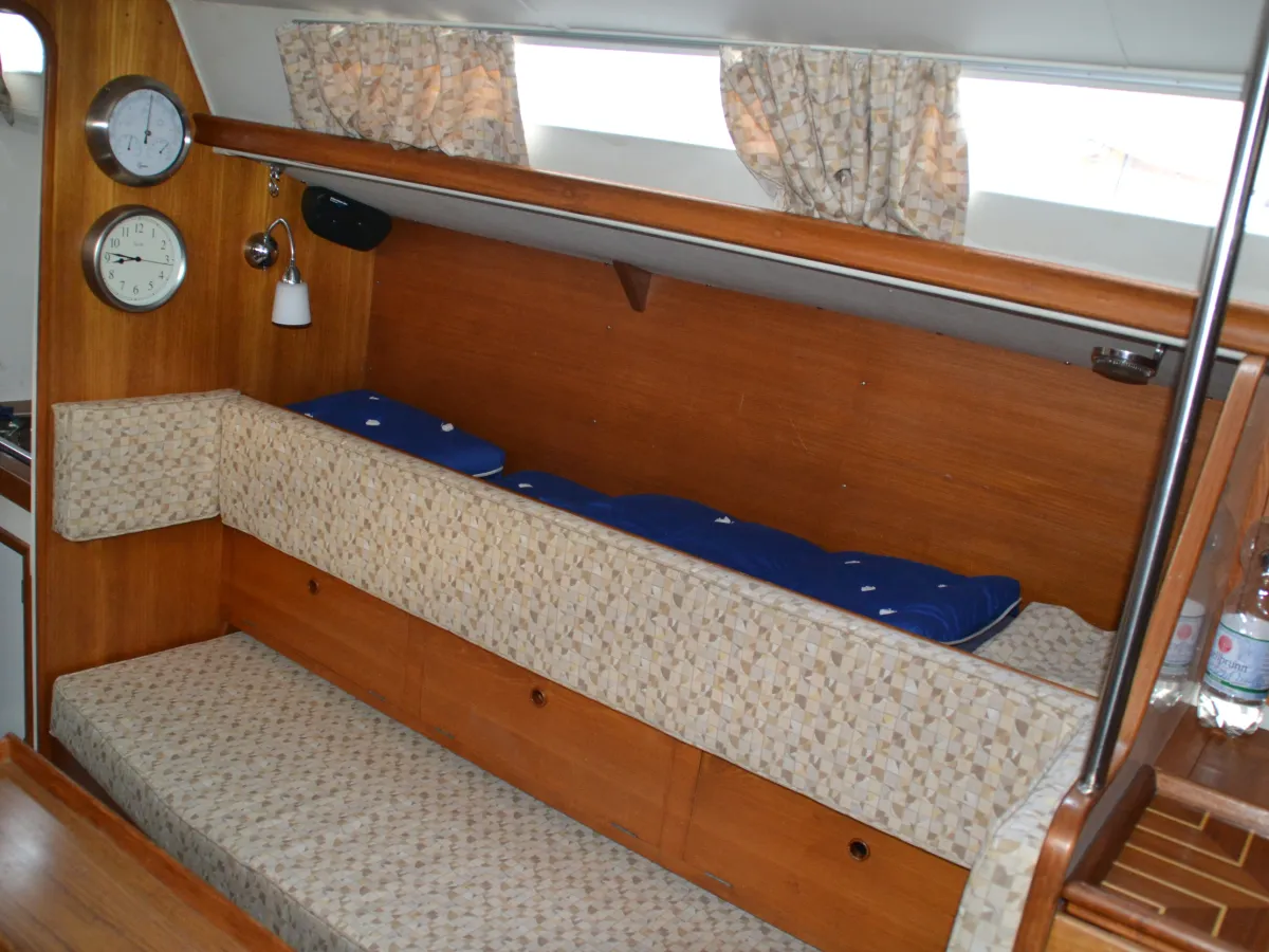 Polyester Sailboat Camper & nicholsons 35