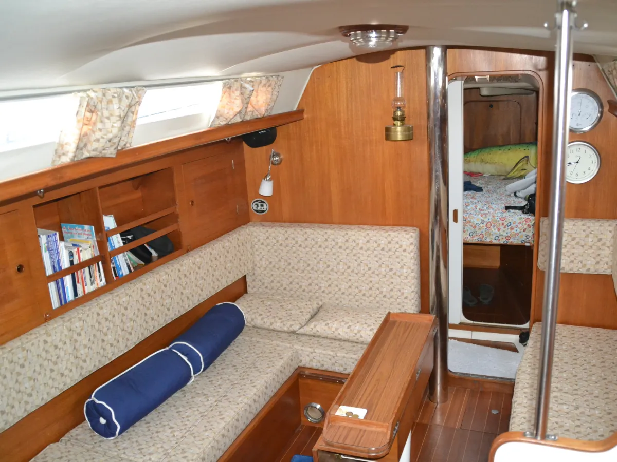 Polyester Sailboat Camper & nicholsons 35