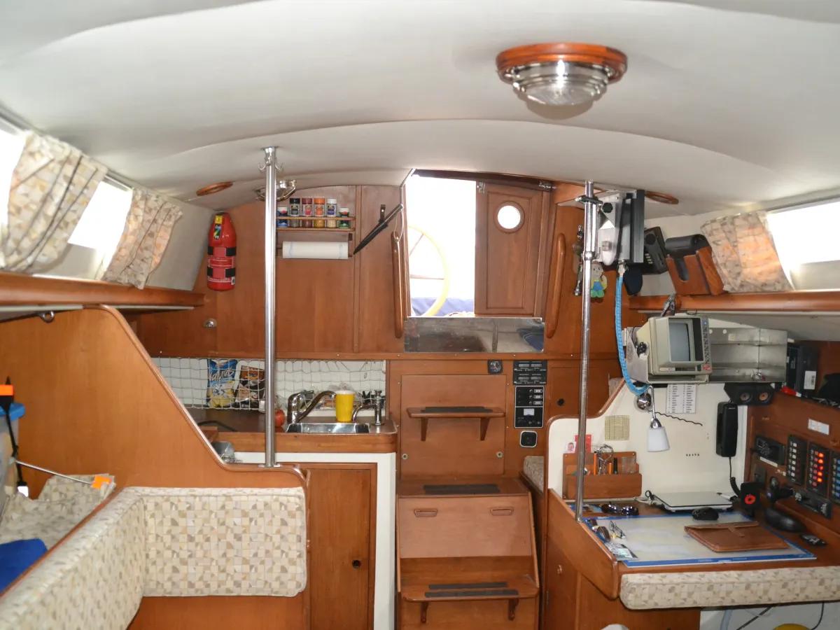 Polyester Sailboat Camper & nicholsons 35