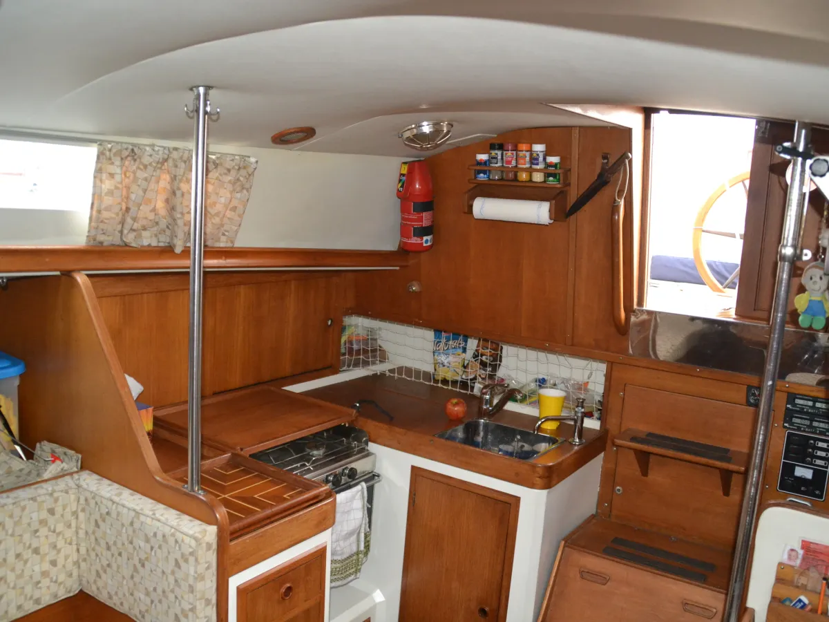 Polyester Sailboat Camper & nicholsons 35