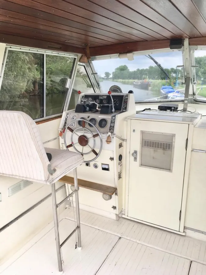 Polyester Motorboat Chris Craft 31 Commander