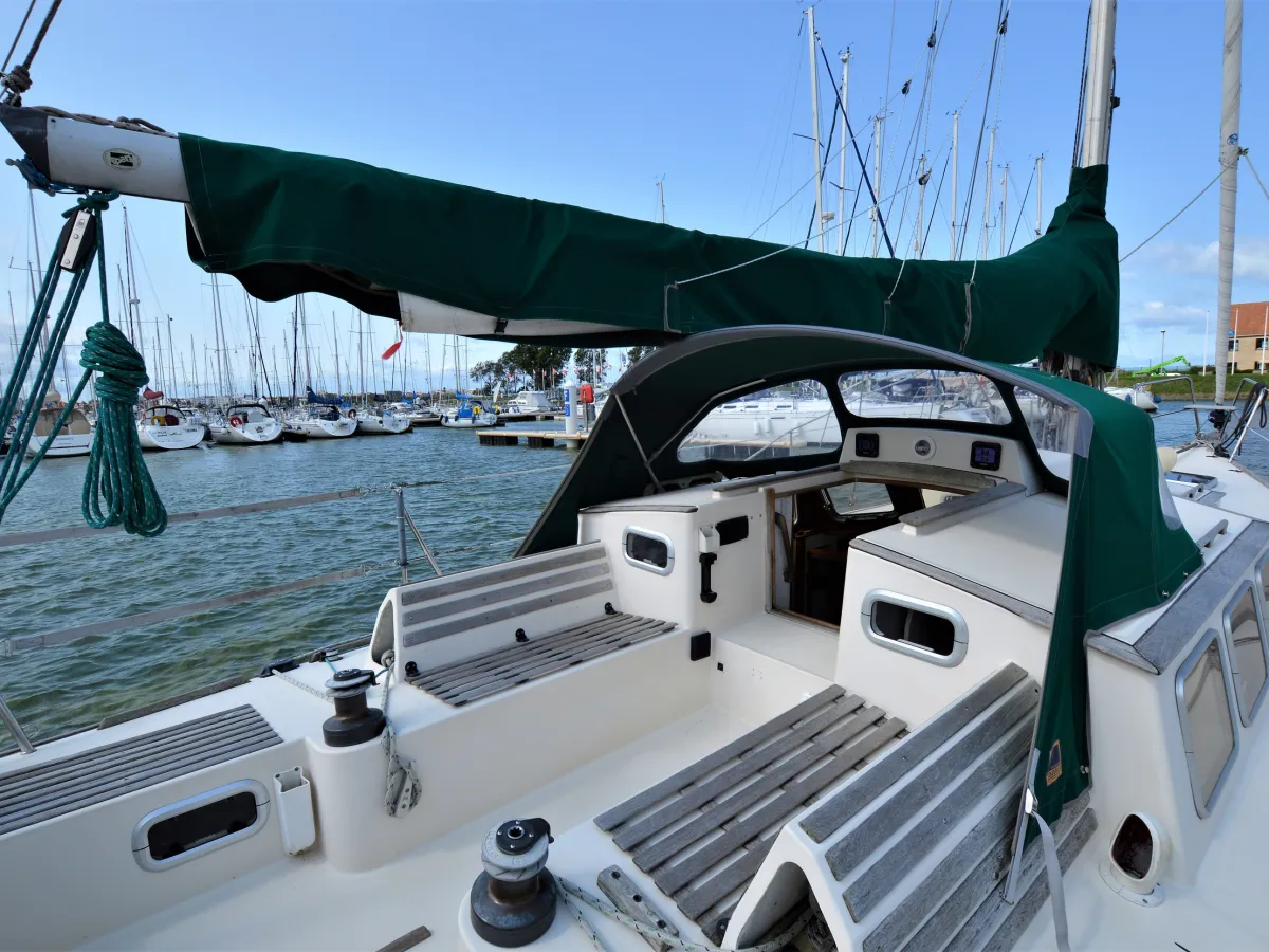 Polyester Sailboat Haliotis 38