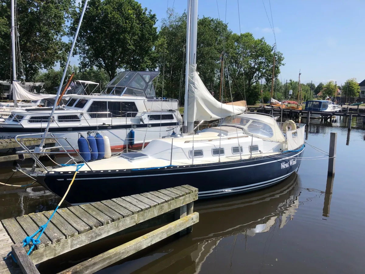 Polyester Sailboat Ventura Champ 30