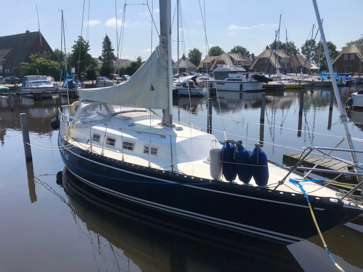 Polyester Sailboat Ventura Champ 30