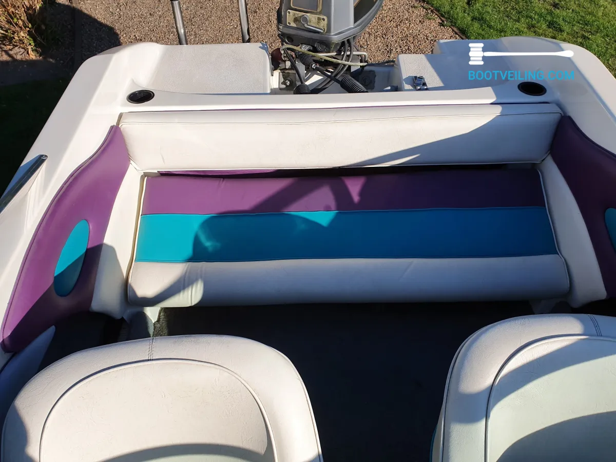 Polyester Speedboat Beekman Ultra 430 LTD - 65pk Met Trailer