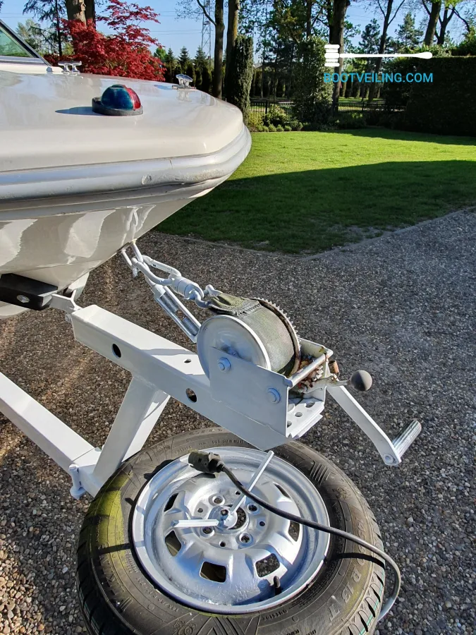 Polyester Speedboat Beekman Ultra 430 LTD - 65pk Met Trailer