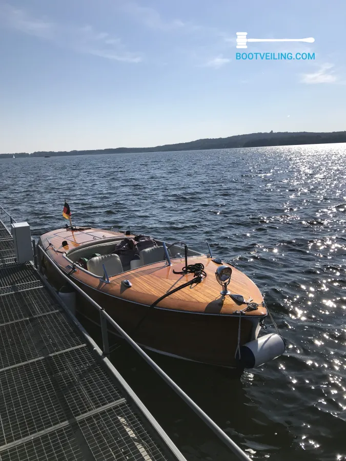 Wood Speedboat Runabout 19