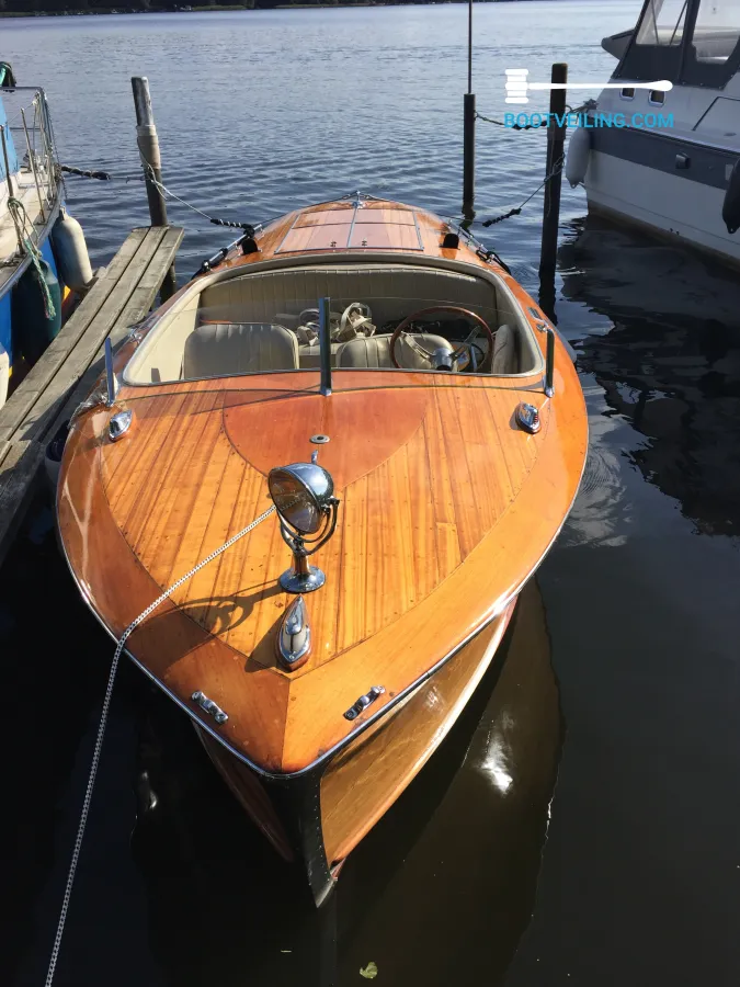 Wood Speedboat Runabout 19