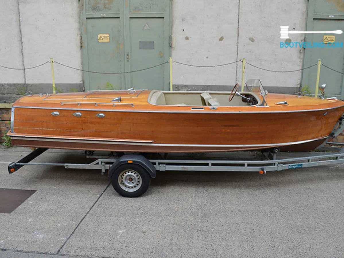 Wood Speedboat Runabout 19