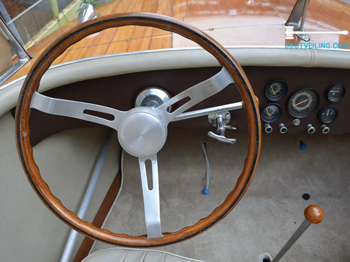 Wood Speedboat Runabout 19