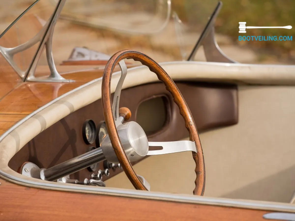 Wood Speedboat Runabout 19