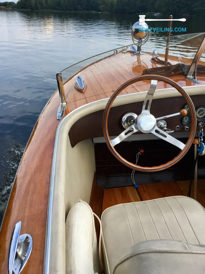 Wood Speedboat Runabout 19