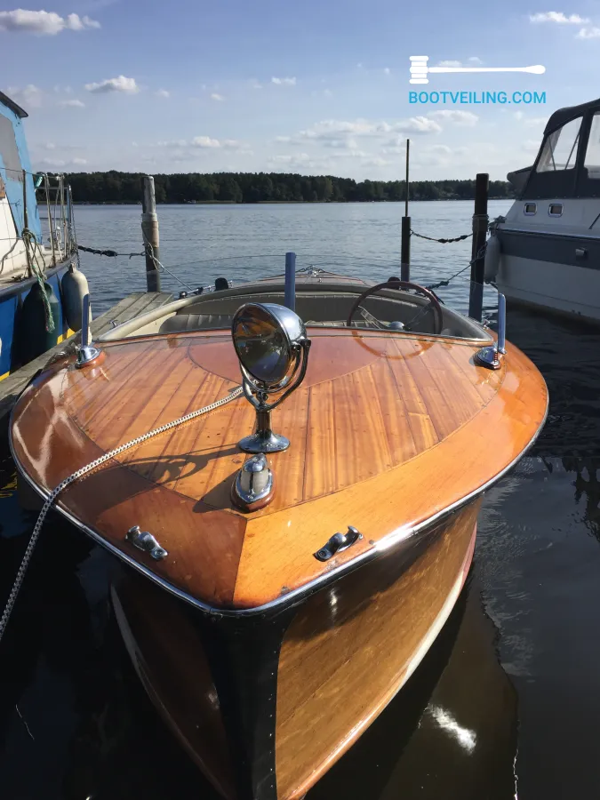 Wood Speedboat Runabout 19