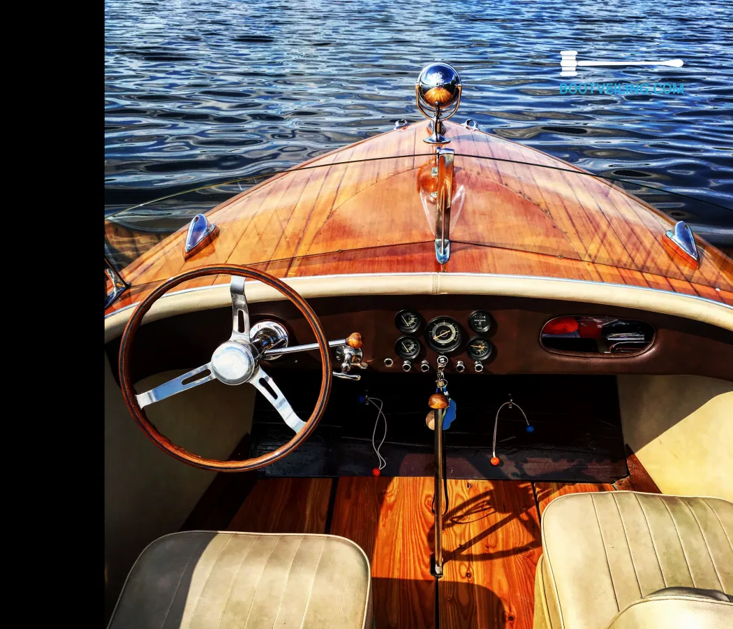 Wood Speedboat Runabout 19