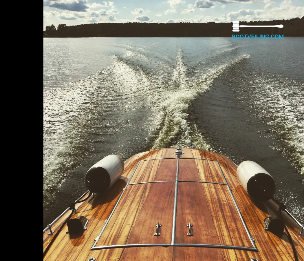 Wood Speedboat Runabout 19