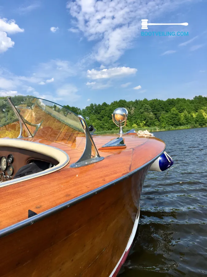 Wood Speedboat Runabout 19