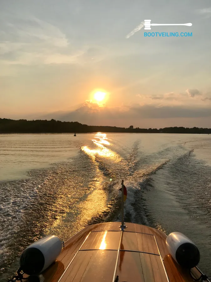 Wood Speedboat Runabout 19