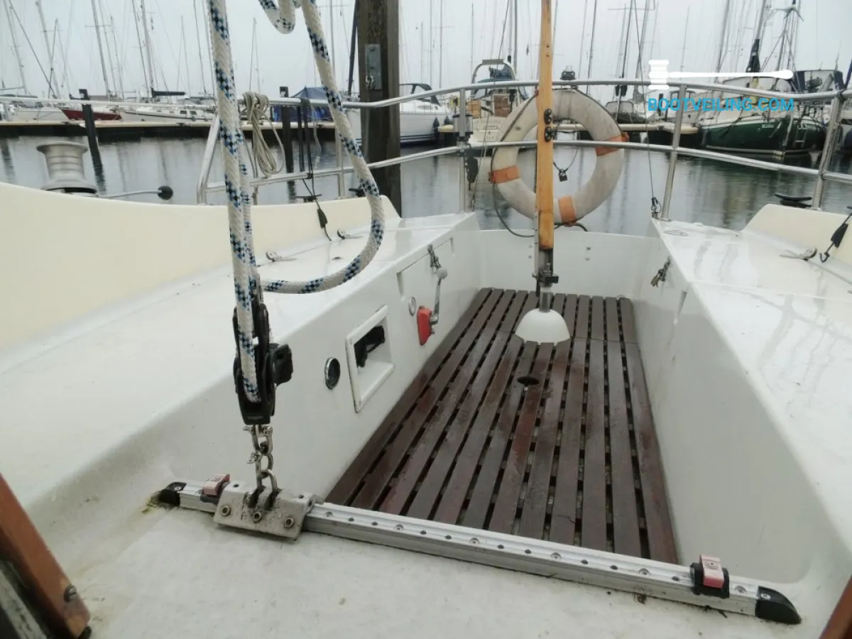 Polyester Sailboat Compromis 720