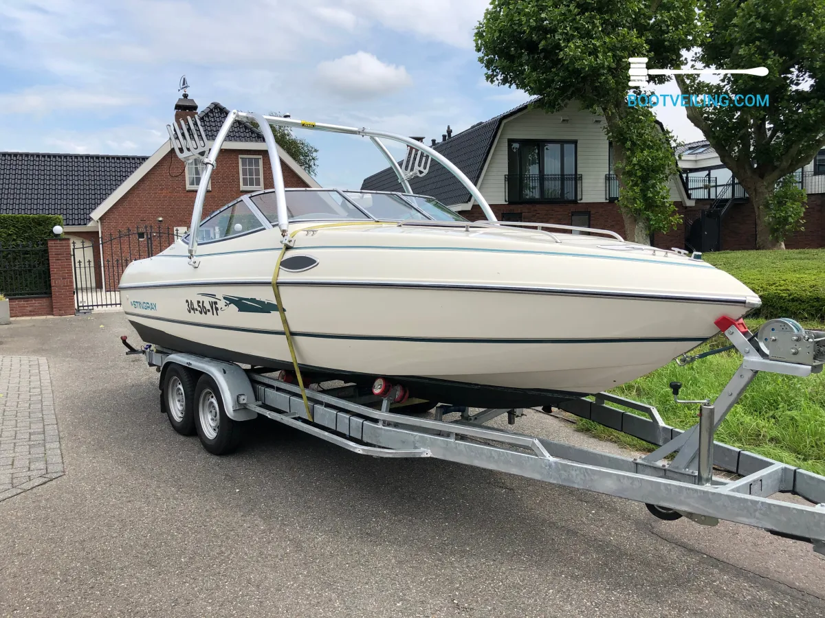 Polyester Speedboat Stingray 609 ZP Met Trailer