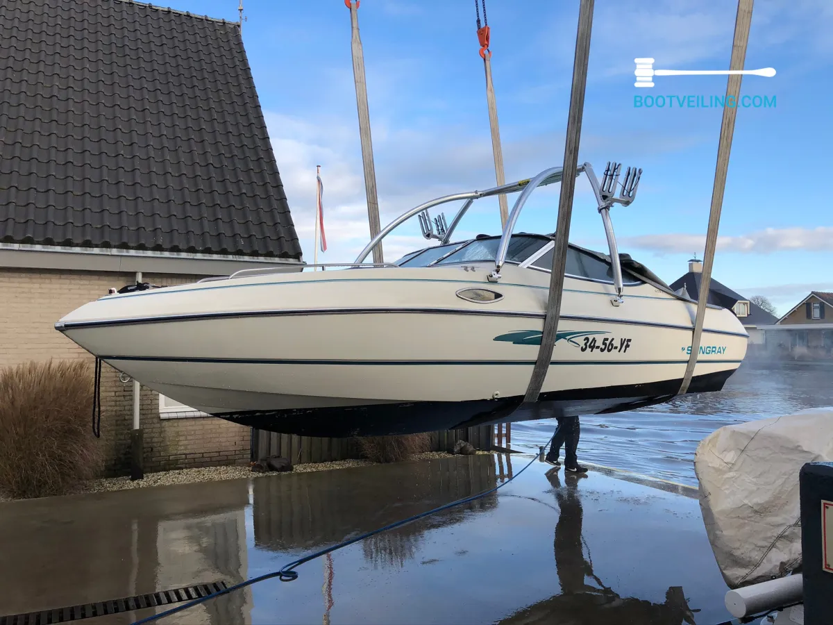 Polyester Speedboat Stingray 609 ZP Met Trailer