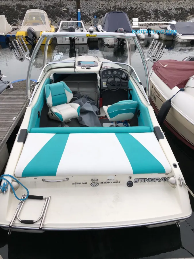 Polyester Speedboat Stingray 609 ZP Met Trailer