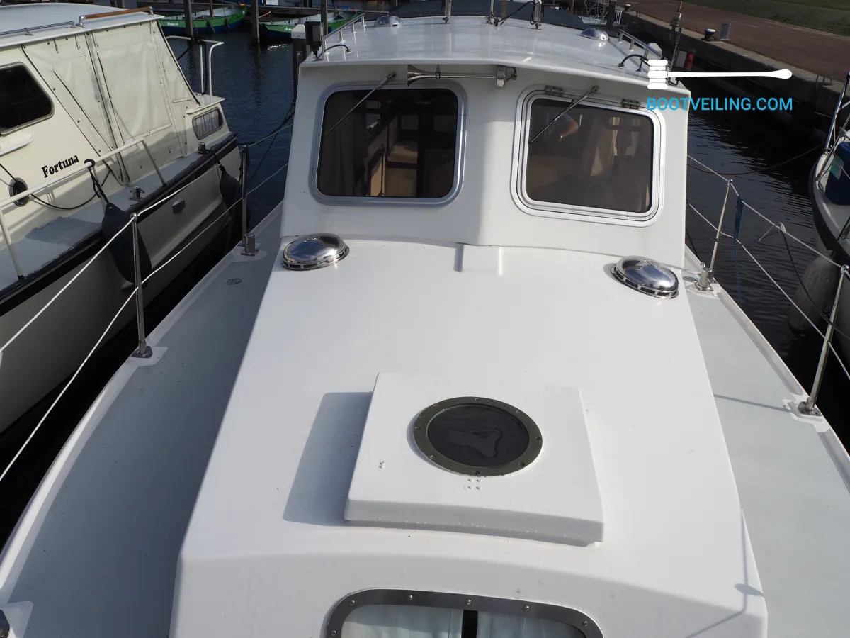 Polyester Motorboat Mitchell 31 MK II