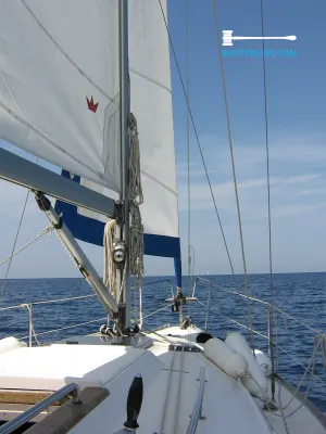 Polyester Sailboat Bavaria 31 Photo 13