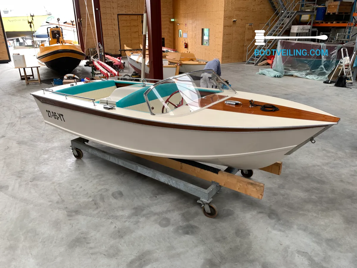 Wood Speedboat Chris Craft Cavalier 16