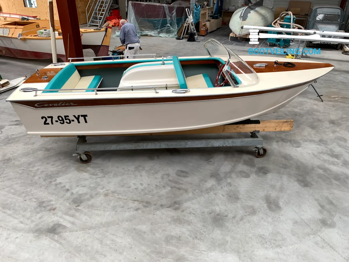 Wood Speedboat Chris Craft Cavalier 16