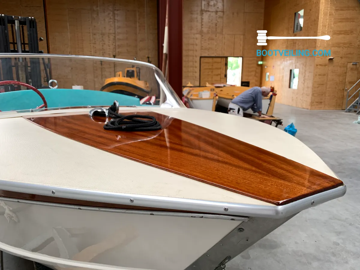 Wood Speedboat Chris Craft Cavalier 16