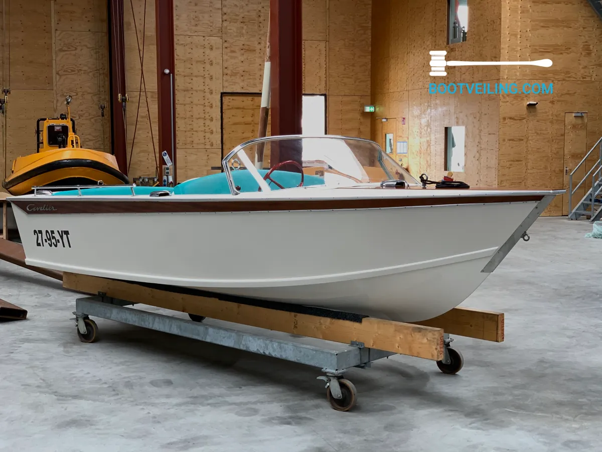 Wood Speedboat Chris Craft Cavalier 16