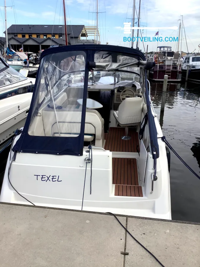 Polyester Speedboat Bayliner 2355