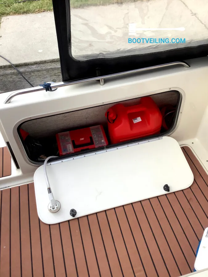 Polyester Speedboat Bayliner 2355