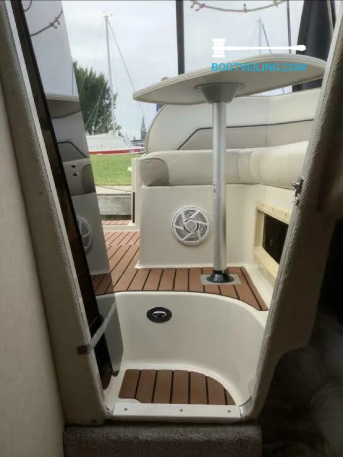 Polyester Speedboat Bayliner 2355