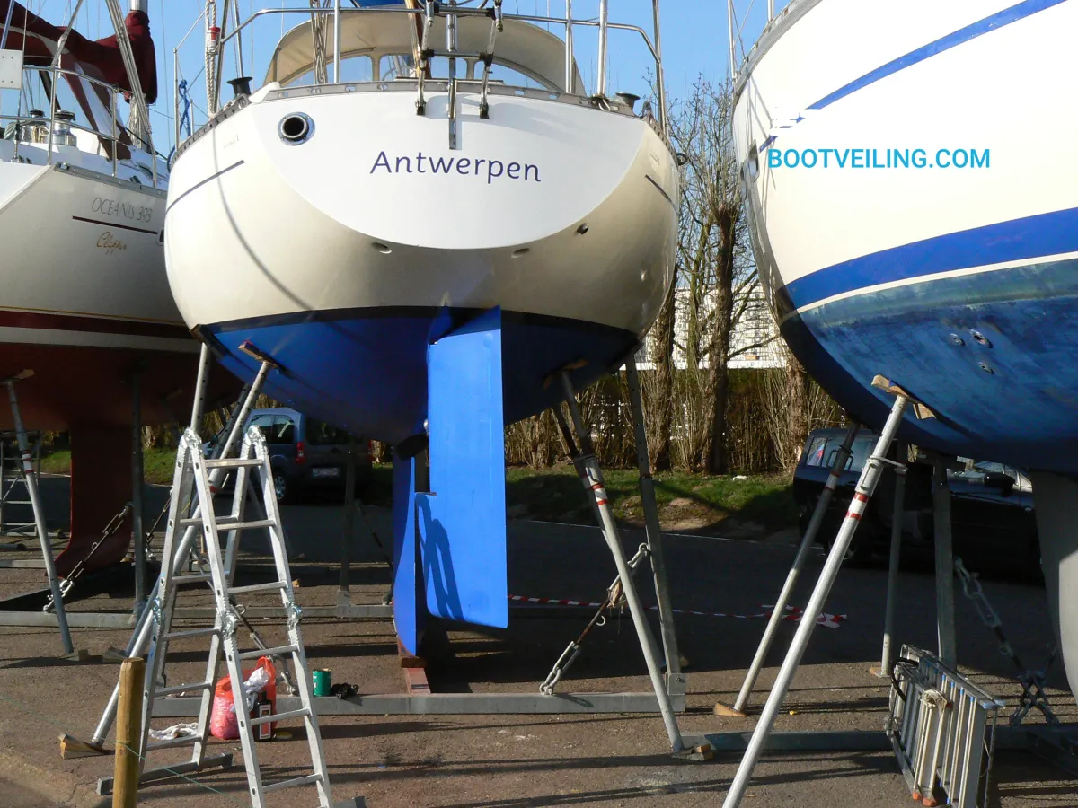 Polyester Sailboat Standfast 30