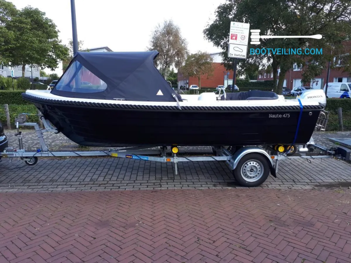 Polyester Sloop Naute 475