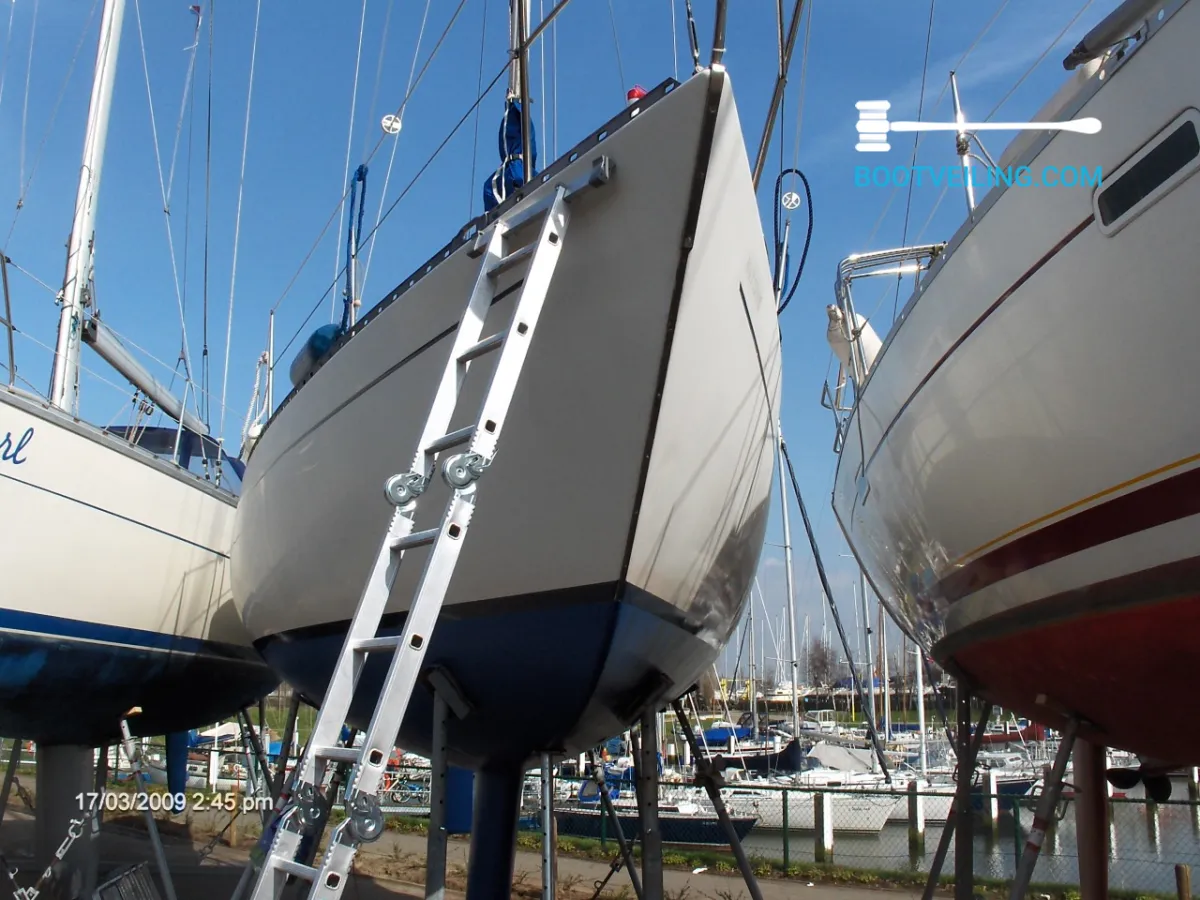 Polyester Sailboat Standfast 30