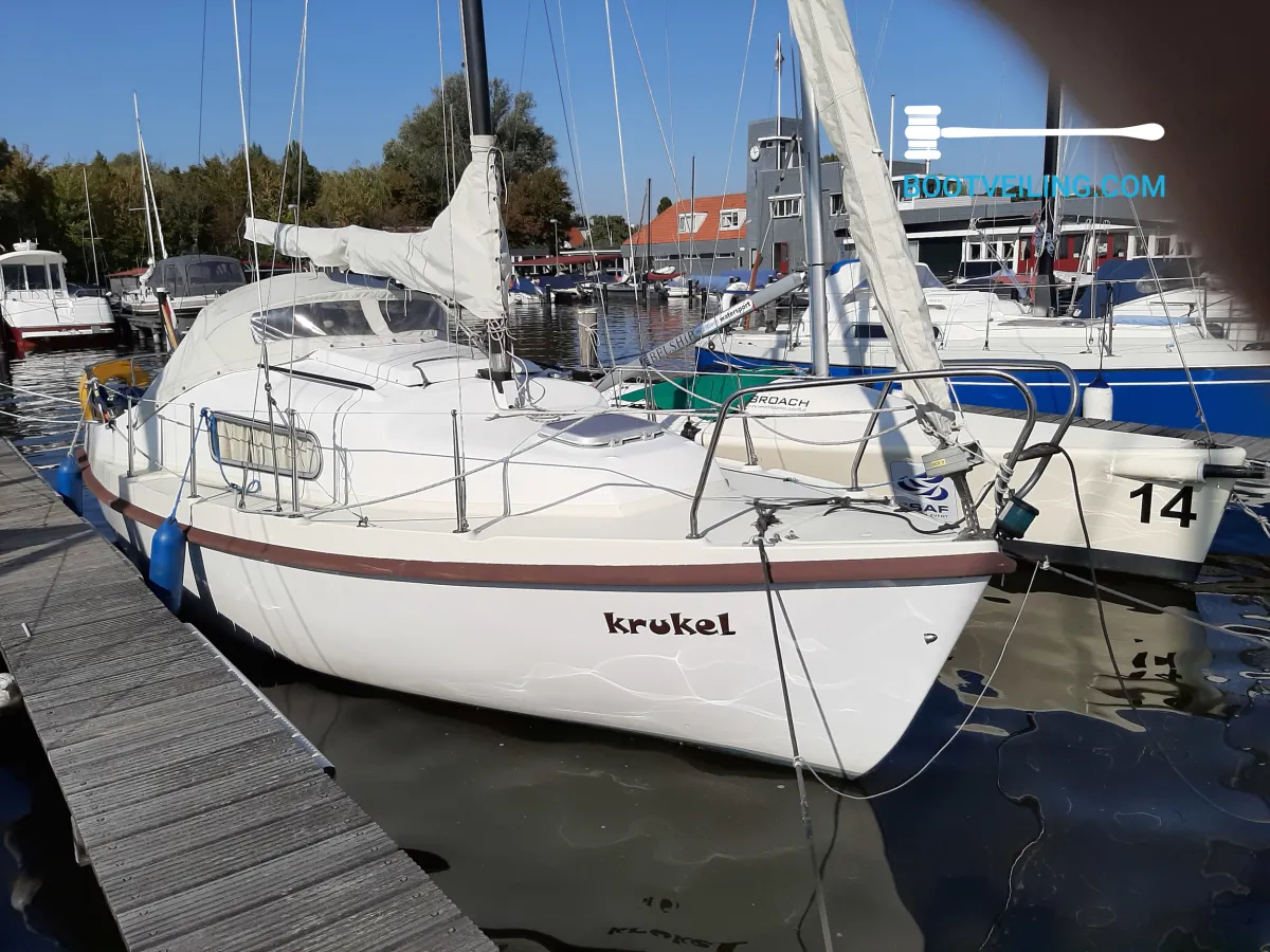 Polyester Sailboat Compromis 720