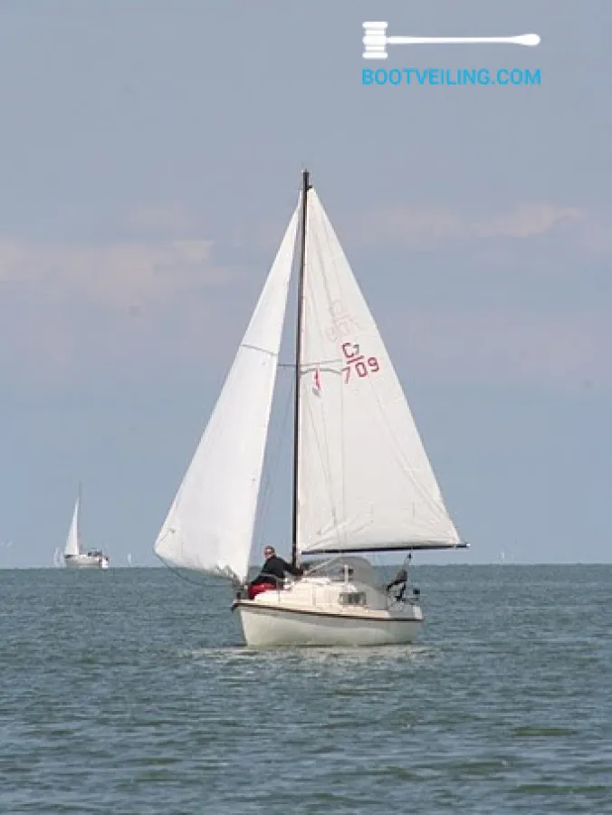 Polyester Sailboat Compromis 720