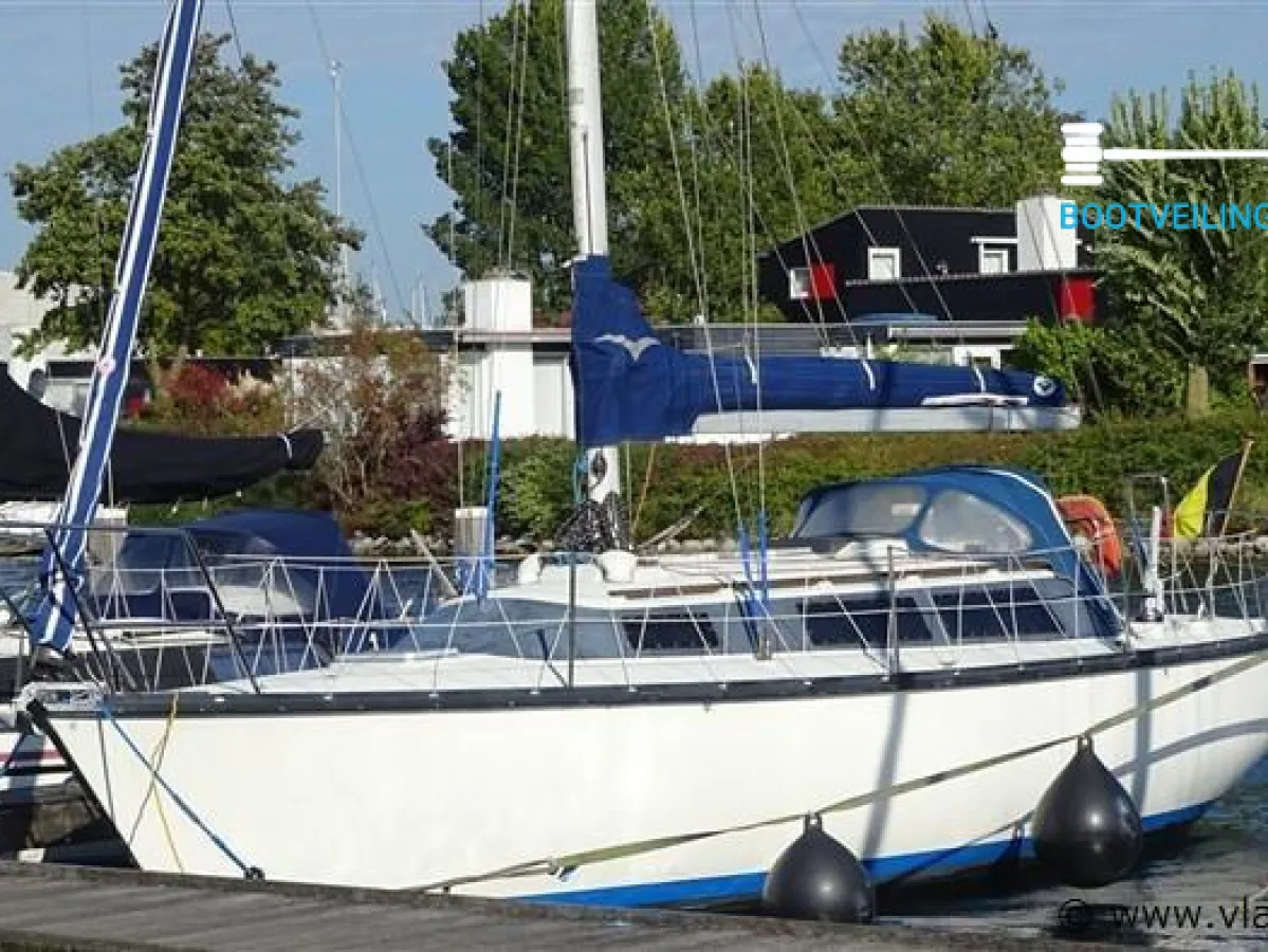 Polyester Sailboat Dufour 29