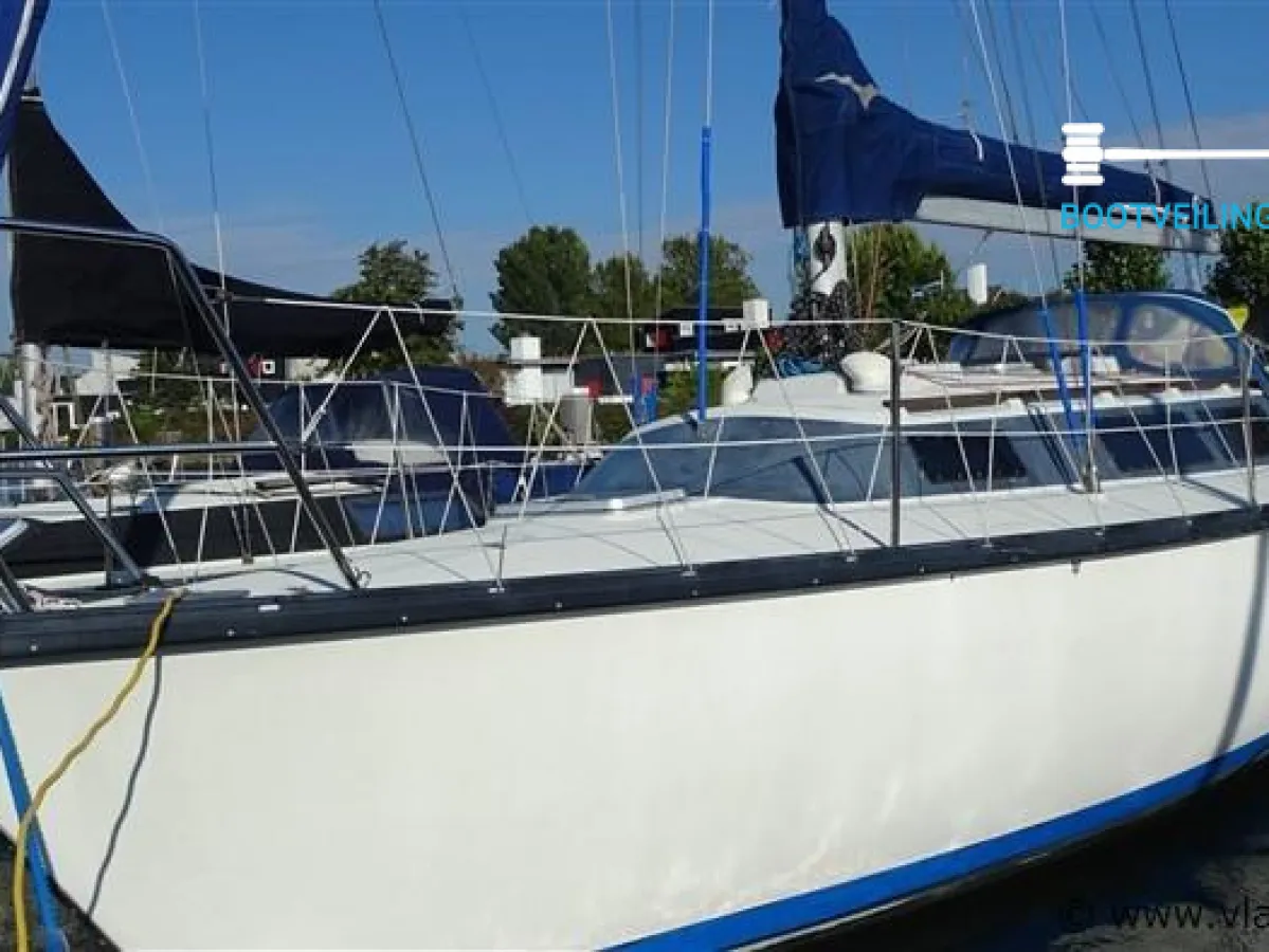 Polyester Sailboat Dufour 29