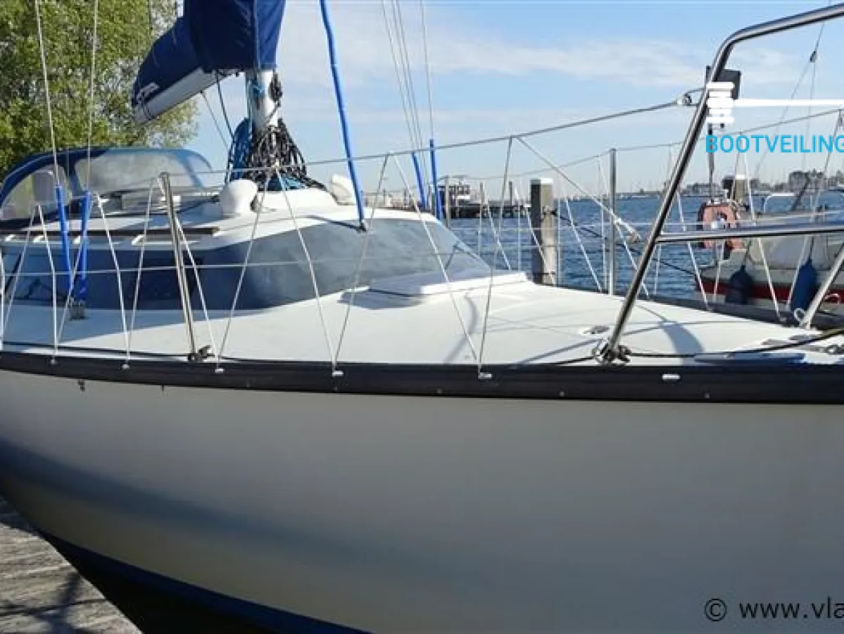 Polyester Sailboat Dufour 29