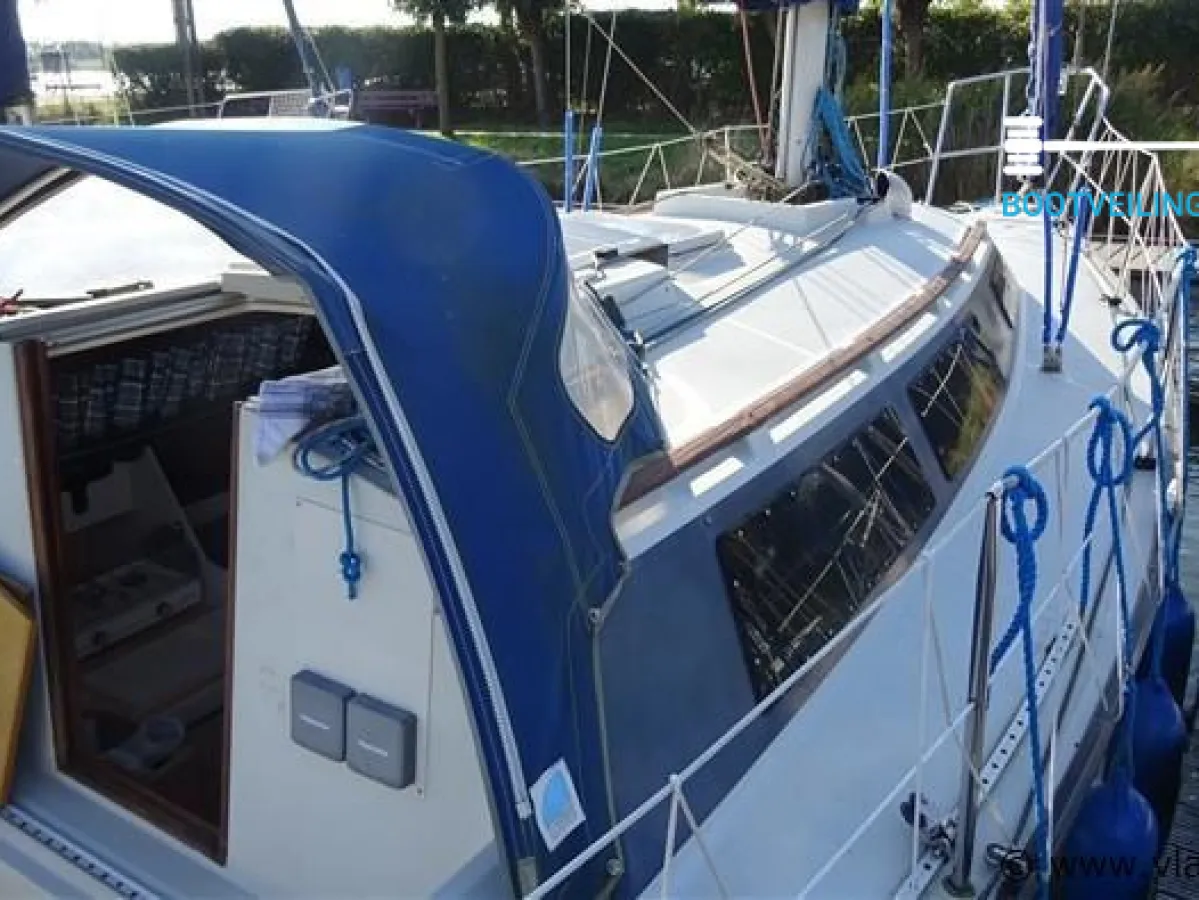 Polyester Sailboat Dufour 29