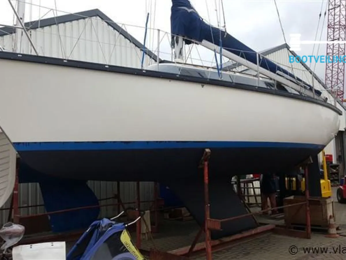 Polyester Sailboat Dufour 29