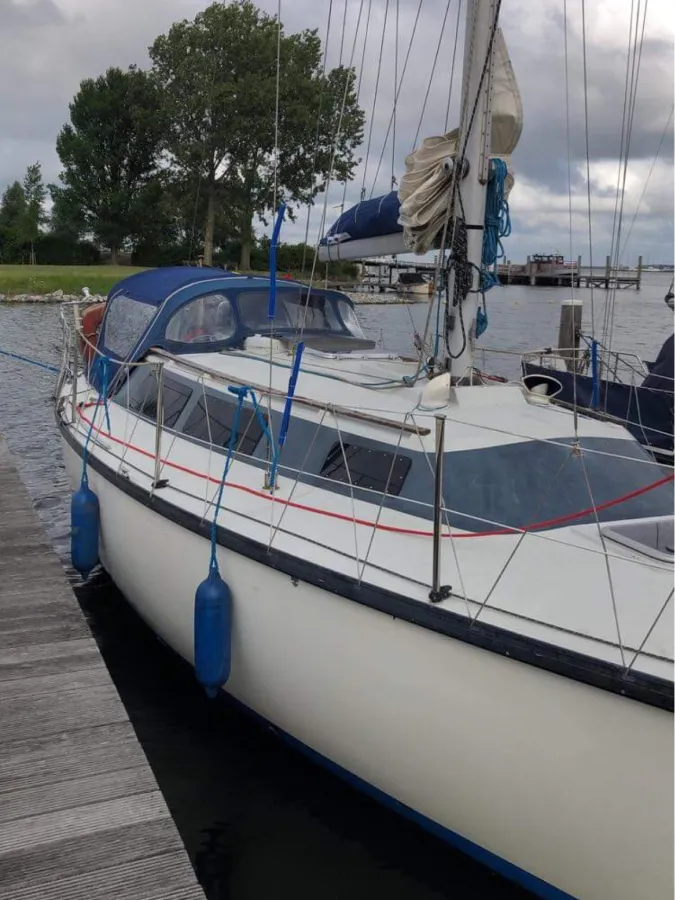 Polyester Sailboat Dufour 29