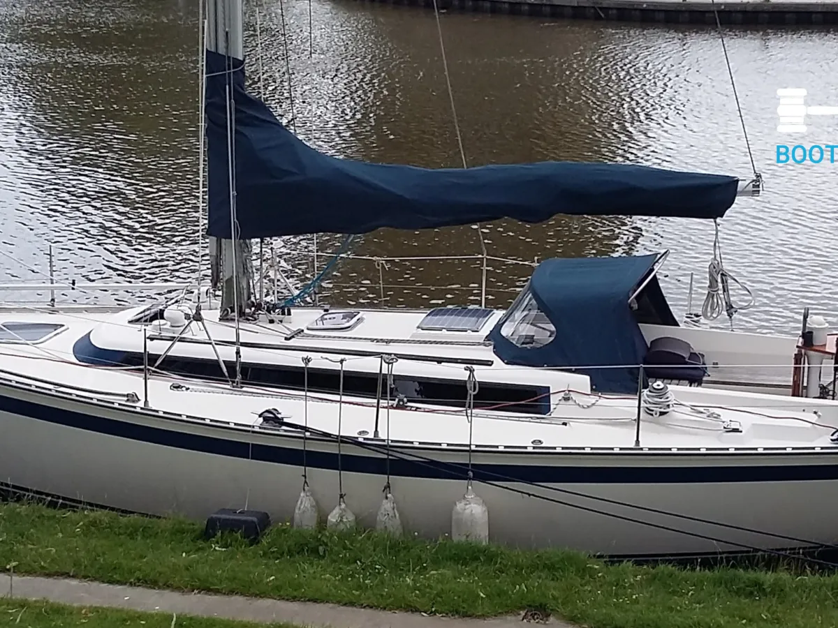 Polyester Sailboat Friendship 35