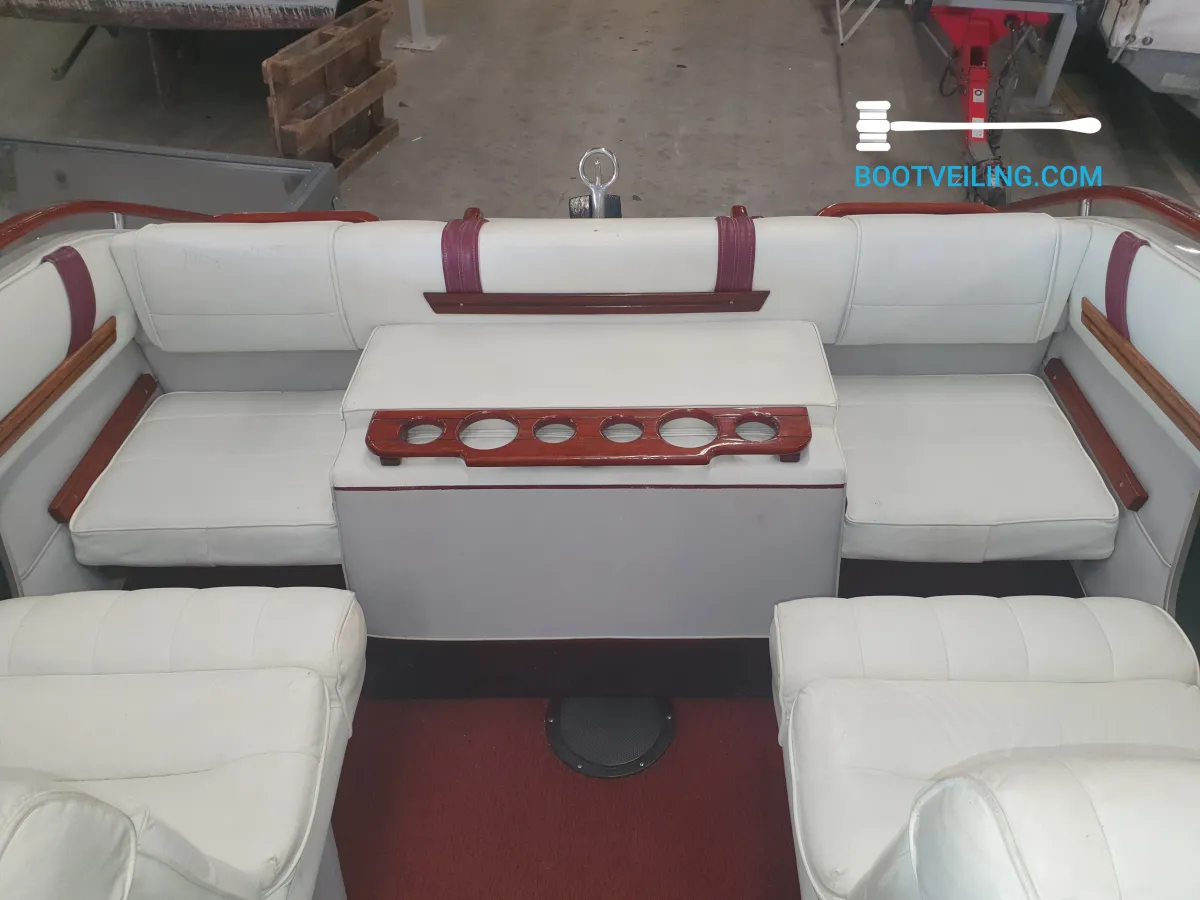 Polyester Speedboat Celebrity Crown Line 23