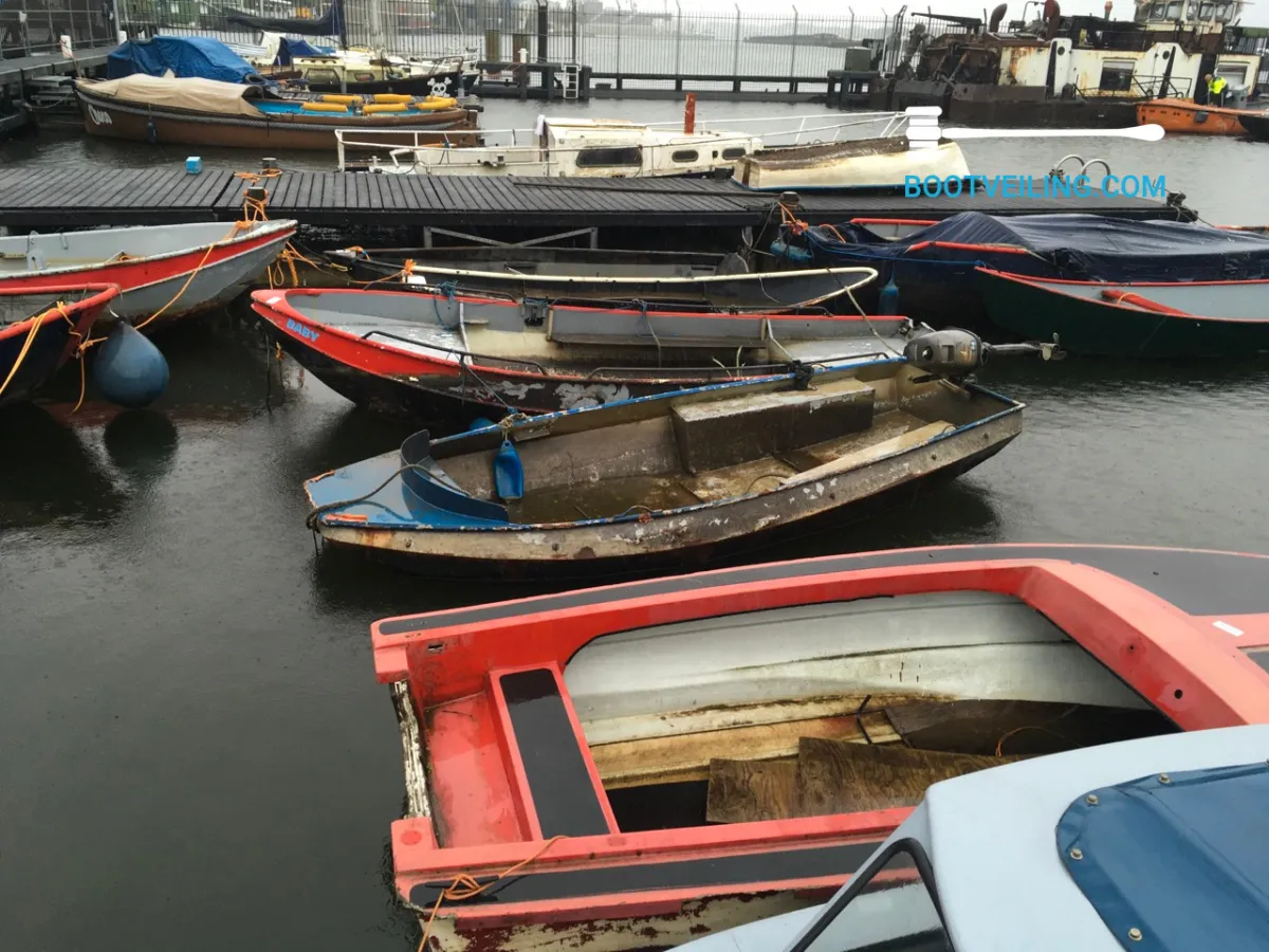 Steel Budgetboat Vlet Met Buitenboordmotor