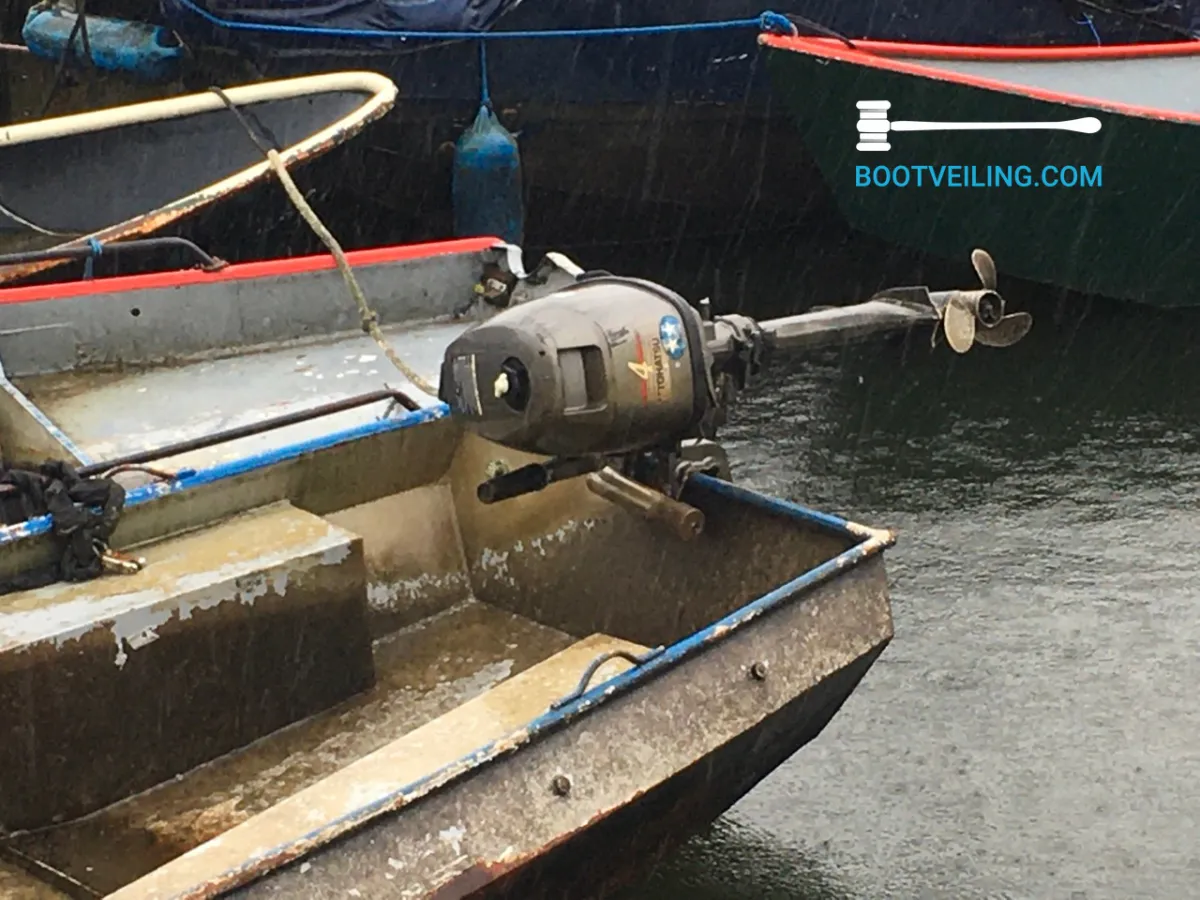 Steel Budgetboat Vlet Met Buitenboordmotor