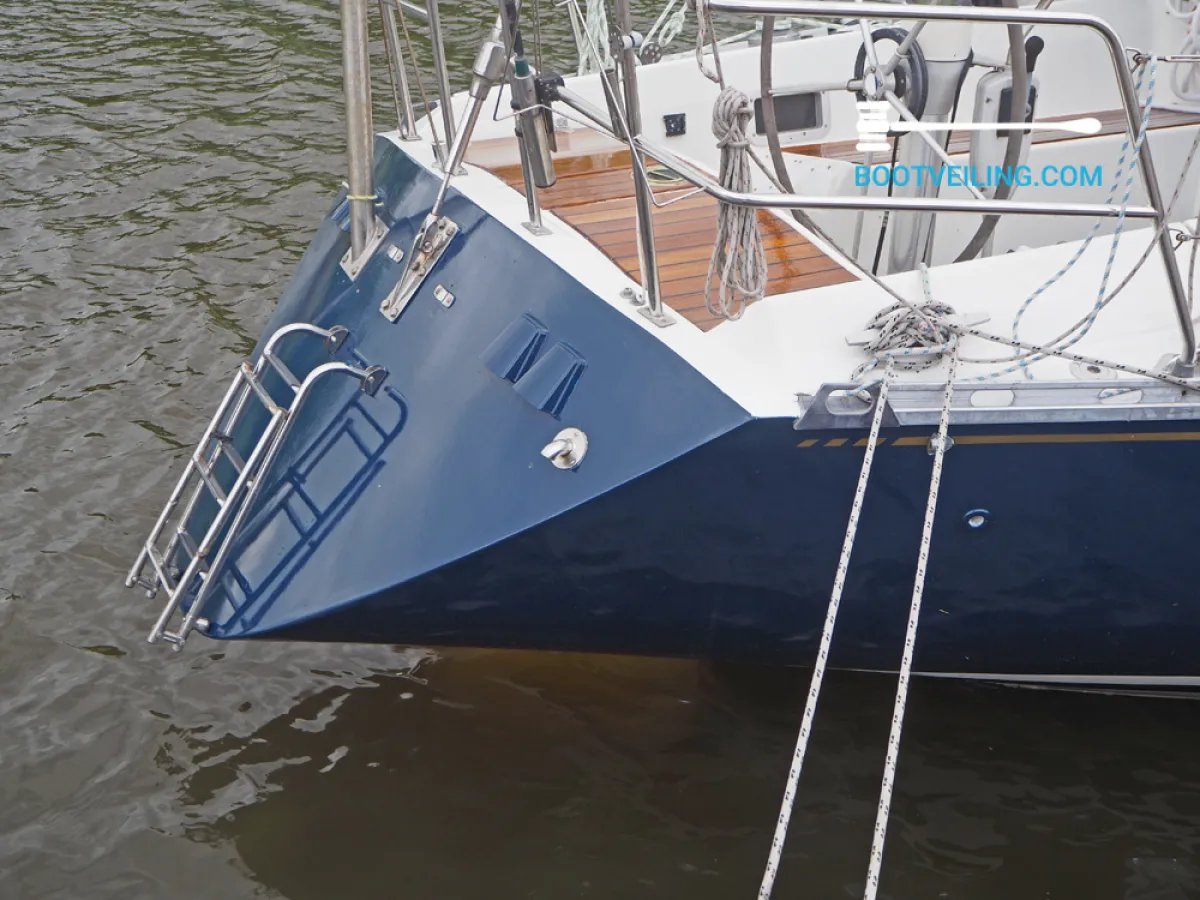 Polyester Sailboat Beneteau First 42